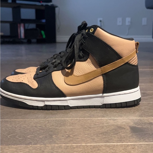 Nike shoes - Picture 2 of 4